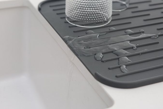 SinkSide Tapis égouttoir en silicone - Dark Grey